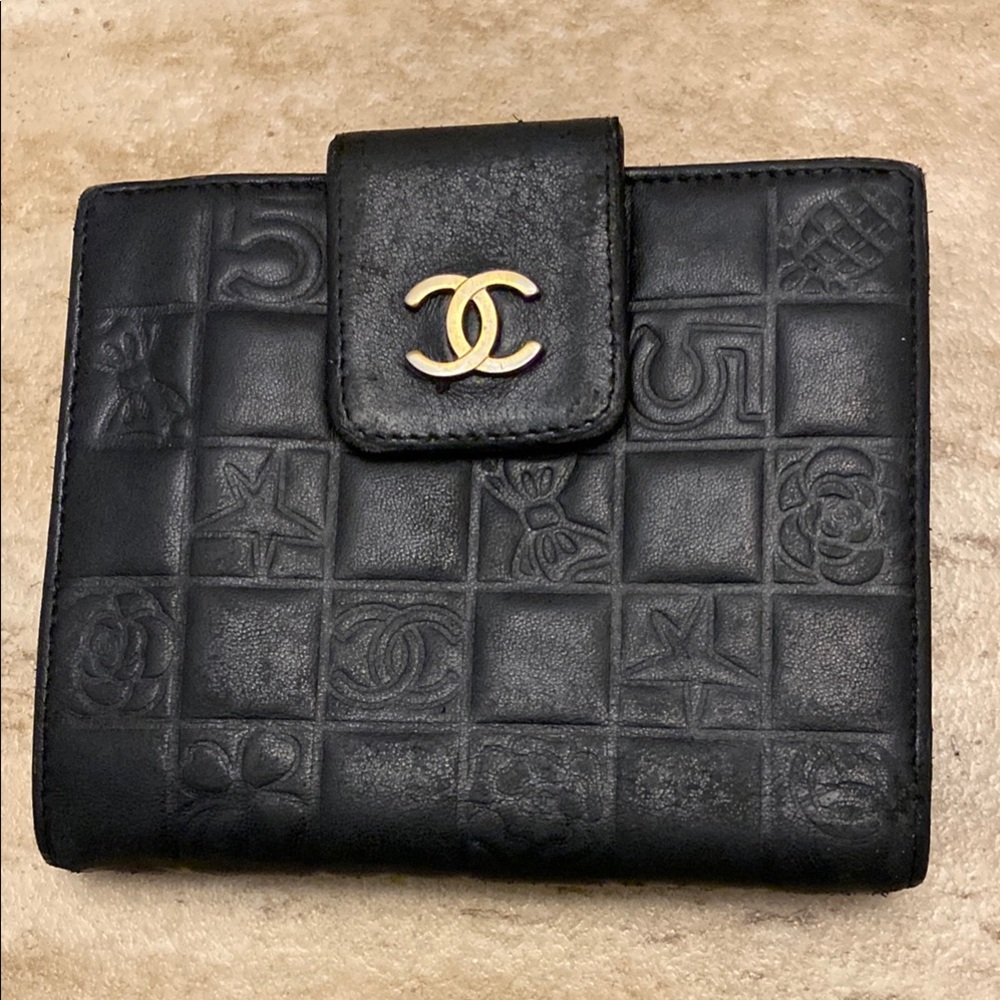 Chanel Vintage Lucky Symbol Lambskin
Leather Wallet Rank AB